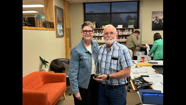 Cindy Tyree (left) was named school board president, and outgoing president Jim Thompson was honored with a plaque. courtesy of West Plains Schools