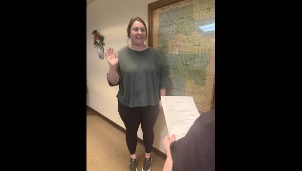 Jerica Will is pictured being sworn in by Howell County Clerk Kelly Waggoner. photo provided